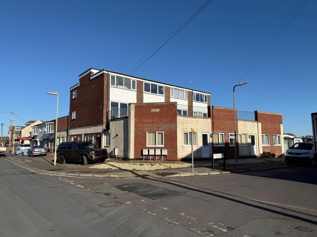 Lot: 159 - SUBSTANTIAL FREEHOLD INVESTMENT - Block of flats on corner of Creek Road and Wheatlands Avenue